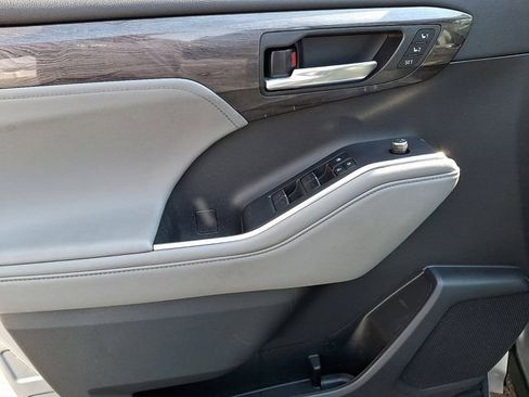 Used 2022 Toyota Highlander Platinum image 13