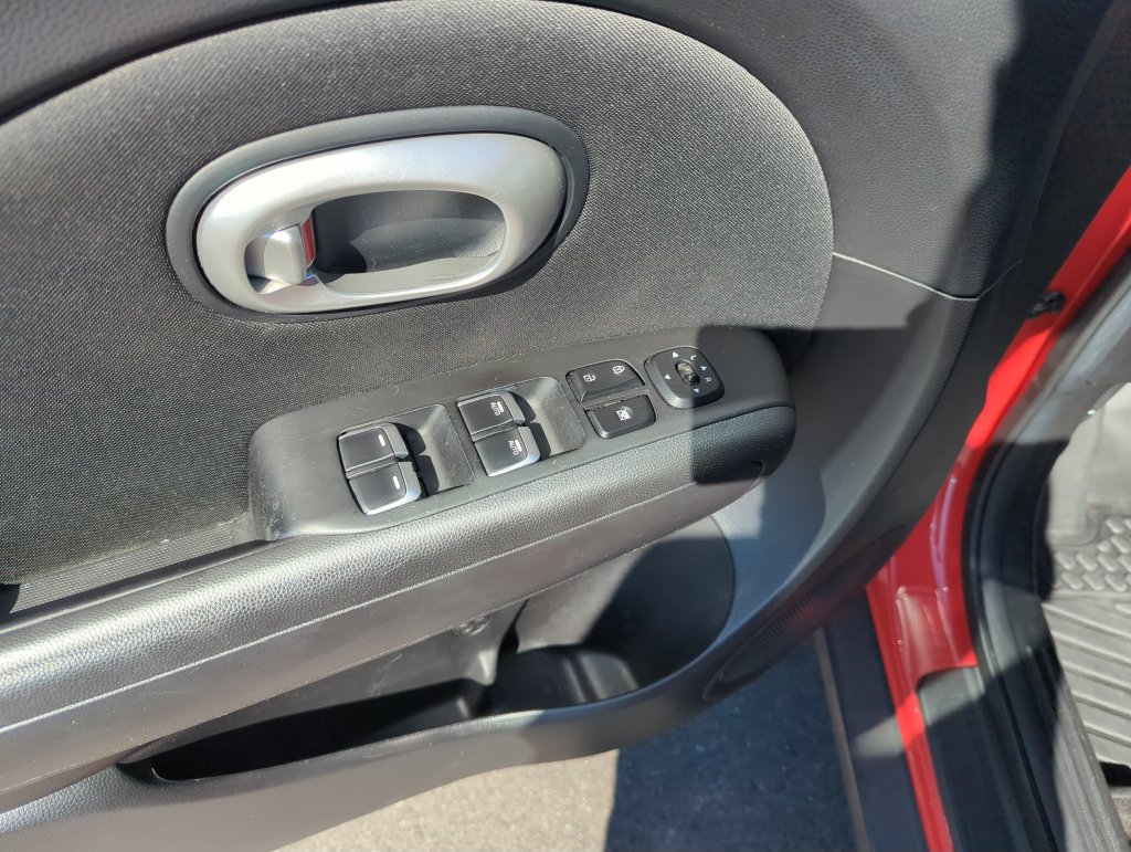 Used 2017 Kia Soul + w/ Designer's Package FWD image 19