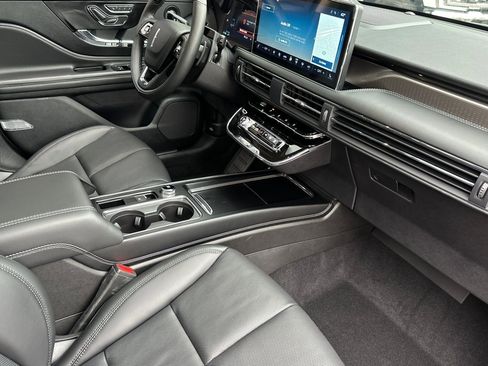 New 2025 Lincoln Corsair Reserve w/ Equipment Group 202A image 15