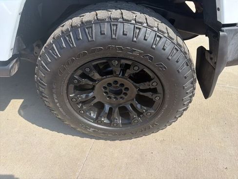 Used 2013 Jeep Wrangler Unlimited Sahara image 25