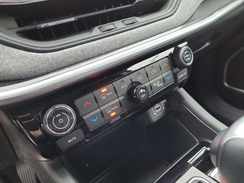 Used 2022 Jeep Compass Latitude w/ Convenience Group image 27