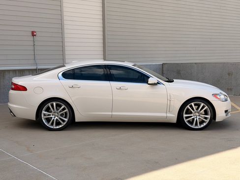 Used 2010 Jaguar XF Premium RWD image 2