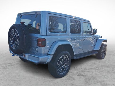 Used 2022 Jeep Wrangler Unlimited Sahara image 5