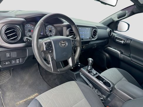 Used 2020 Toyota Tacoma TRD Sport w/ Technology Package AWD/4WD image 7