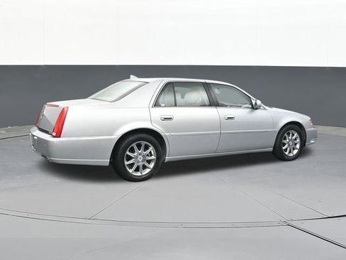 Used 2010 Cadillac DTS Luxury image 15