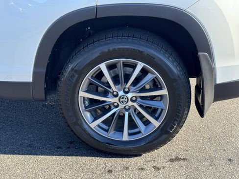 Used 2019 Toyota Highlander XLE image 44