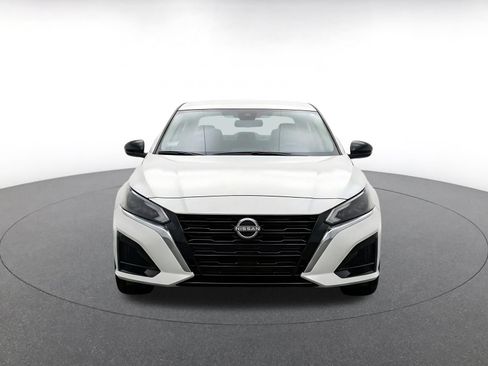 Used 2025 Nissan Altima 2.5 SV FWD image 2