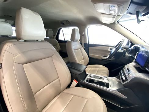 Used 2023 Ford Explorer XLT w/ Equipment Group 202A image 27