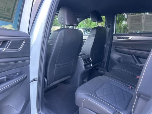 Used 2024 Volkswagen Atlas Cross Sport SE image 34