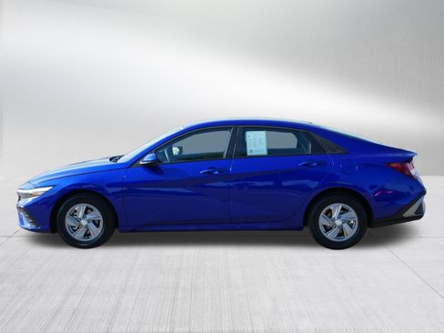 Certified 2025 Hyundai Elantra SE FWD image 4