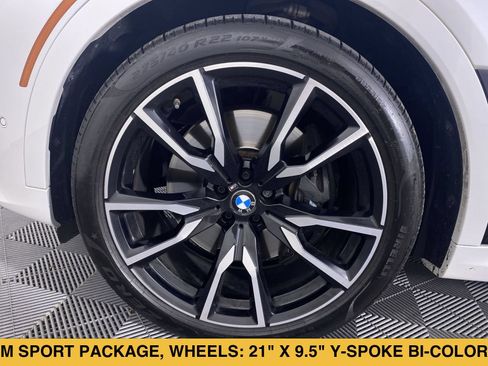 Used 2022 BMW X7 xDrive40i w/ M Sport Package AWD/4WD image 17