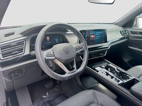 Certified 2024 Volkswagen Atlas Cross Sport SE FWD image 9