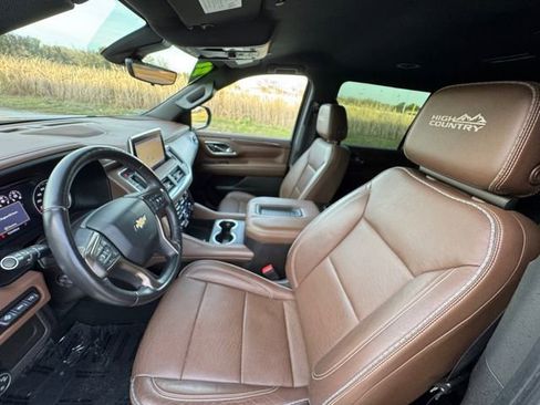 Used 2021 Chevrolet Suburban High Country RWD image 28