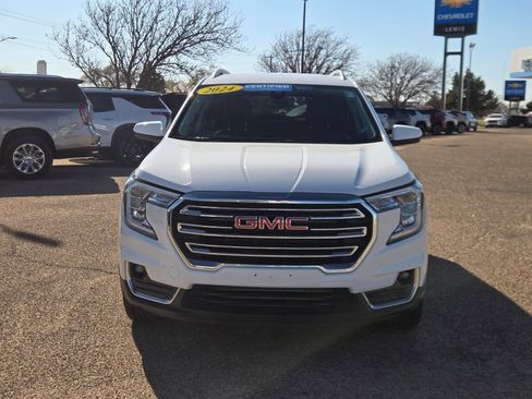 Certified 2024 GMC Terrain SLT image 3