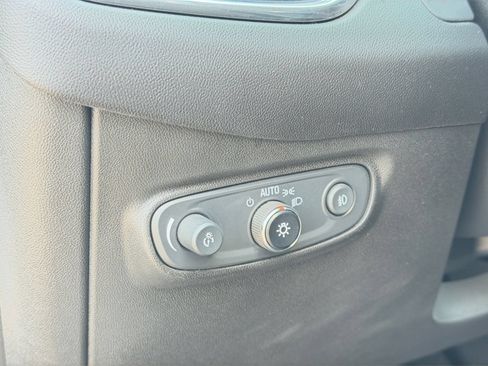 Used 2020 Chevrolet Equinox Premier AWD/4WD image 26