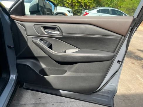 Used 2022 Nissan Rogue SL w/ SL Premium Package FWD image 17