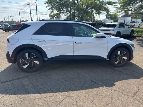 New 2025 Hyundai Ioniq 5 SEL image 8