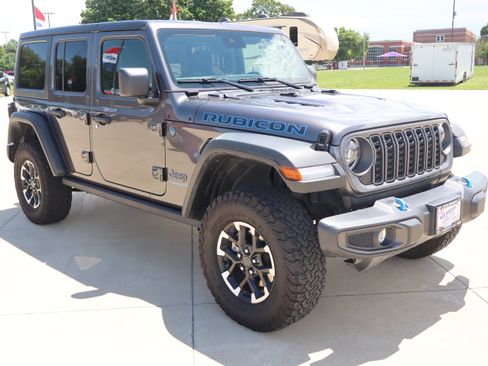 Used 2025 Jeep Wrangler Unlimited Rubicon 4xe w/ Convenience Group AWD/4WD image 3