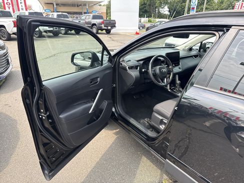 Used 2023 Toyota Corolla Cross LE w/ Moonroof Package AWD/4WD image 9