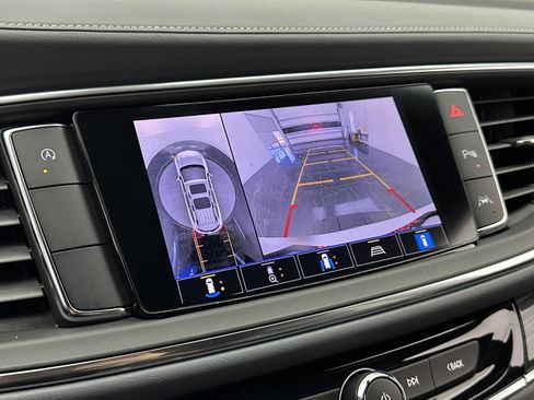 Used 2024 Buick Enclave Premium image 11