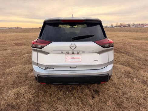 Certified 2025 Nissan Rogue SV image 6