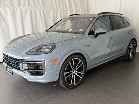 Certified 2025 Porsche Cayenne Turbo AWD/4WD image 1