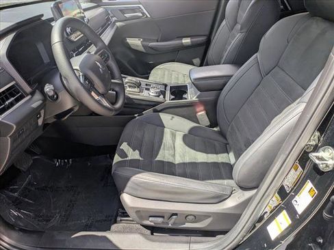 Used 2024 Mitsubishi Outlander SE image 14