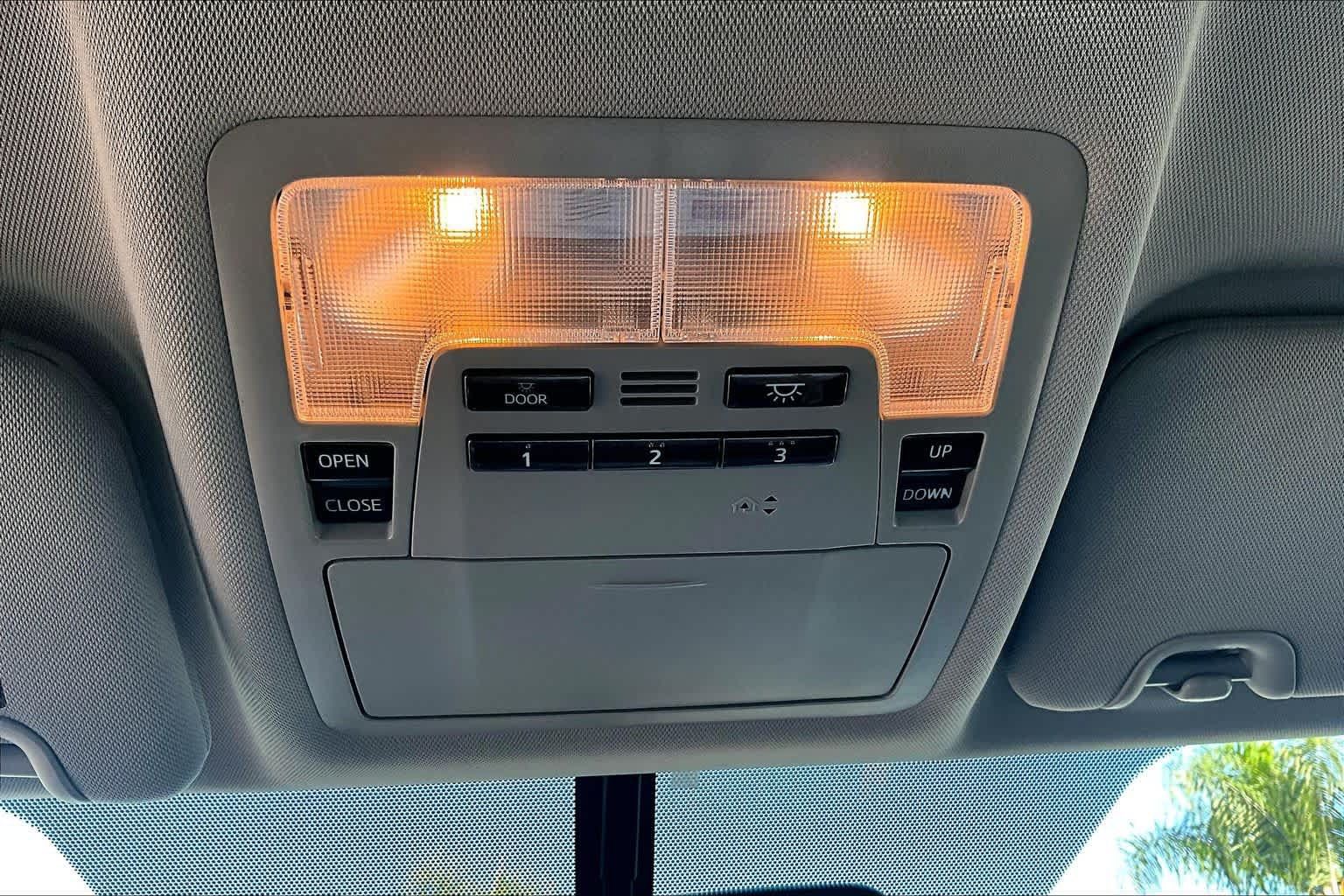 Used 2016 Toyota Highlander XLE FWD image 33