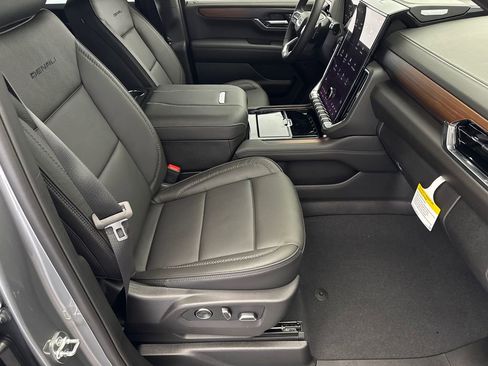 New 2026 GMC Yukon XL Denali image 13