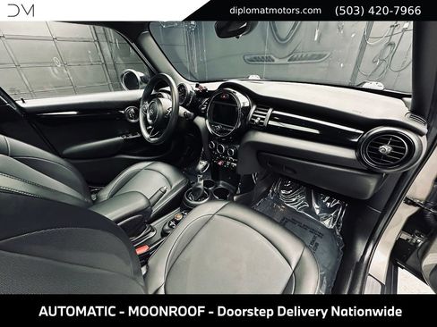 Used 2019 MINI Cooper 4-Door Hardtop w/ Signature Upholstery Package FWD image 19