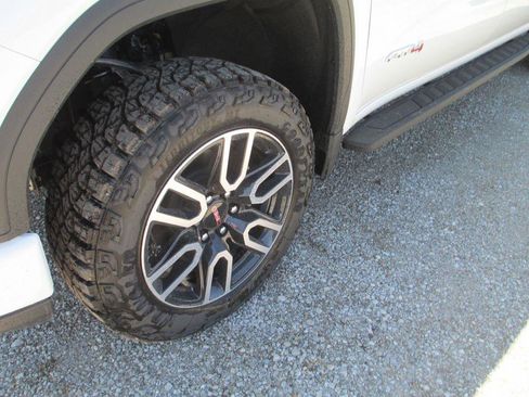 New 2026 GMC Sierra 1500 AT4 w/ AT4 Premium Package AWD/4WD image 13