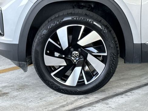 Certified 2024 Volkswagen Atlas Cross Sport SE FWD image 11