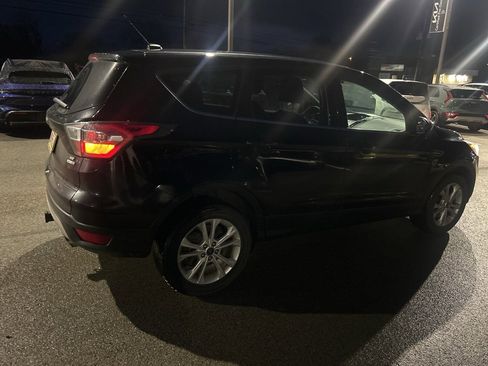 Used 2017 Ford Escape SE image 4