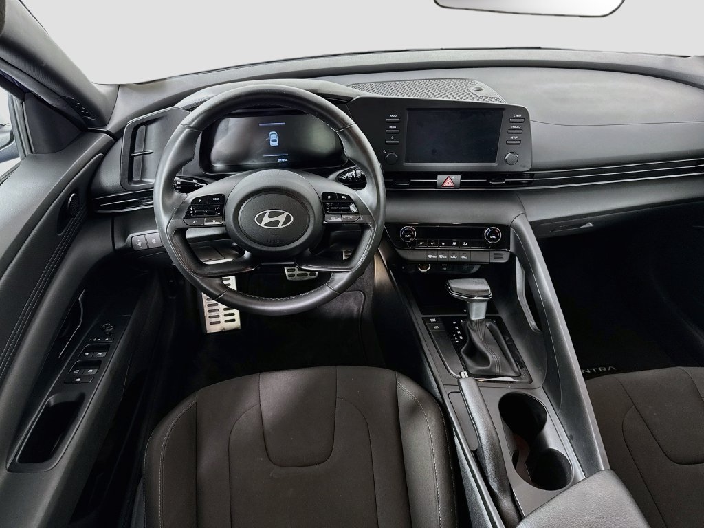 Used 2025 Hyundai Elantra Sport FWD image 21