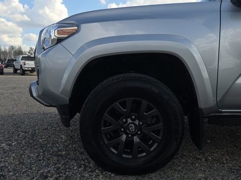 Used 2022 Toyota Tacoma SR5 w/ SR5 Appearance Package (SM) image 14