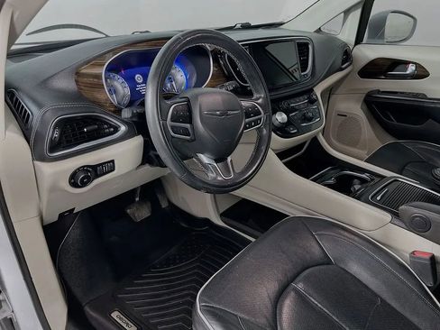 Used 2022 Chrysler Pacifica Limited image 10