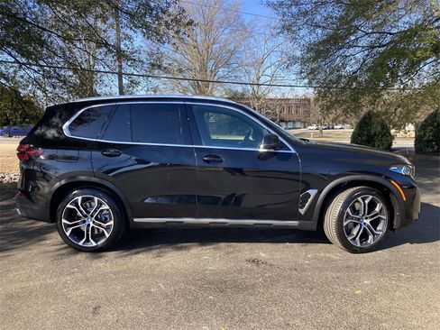 Used 2025 BMW X5 xDrive50e w/ Premium Package image 2