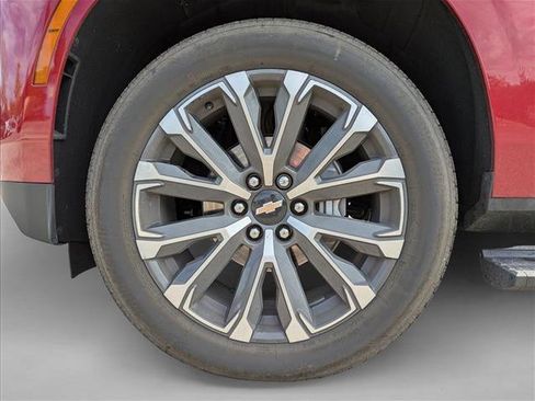 Used 2025 Chevrolet Suburban High Country image 13
