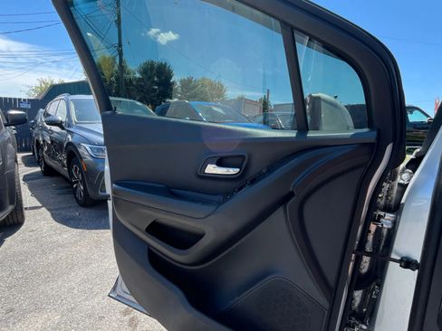 Used 2019 Chevrolet Trax LT w/ LT Convenience Package AWD/4WD image 20