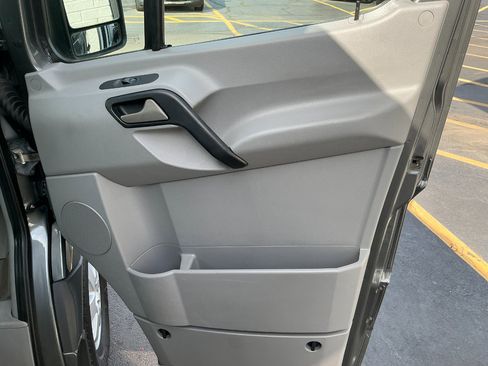 Used 2013 Freightliner Sprinter 2500 image 16