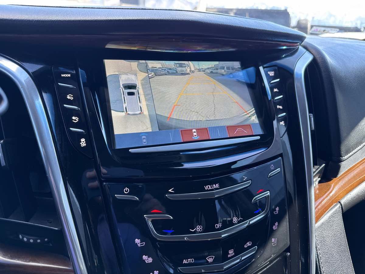 Used 2019 Cadillac Escalade ESV Premium Luxury AWD/4WD image 32