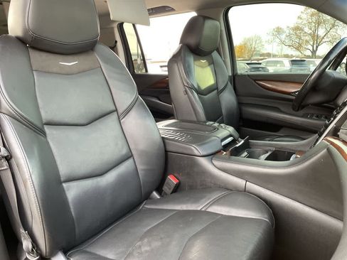 Used 2018 Cadillac Escalade ESV Luxury image 14