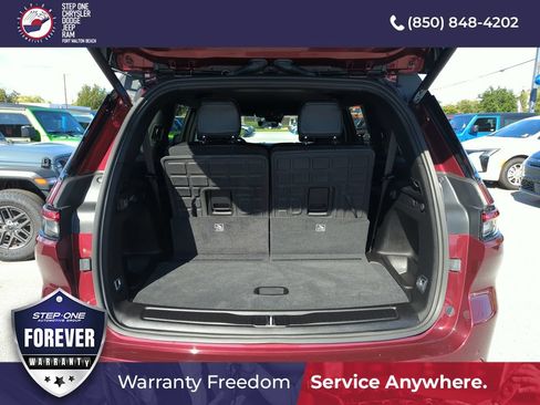 Used 2025 Jeep Grand Cherokee L Limited w/ Black Appearance Package AWD/4WD image 29
