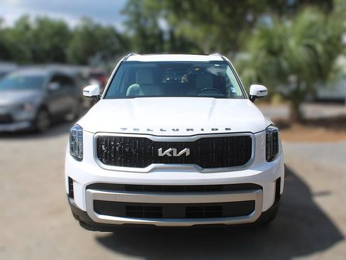 Used 2024 Kia Telluride EX w/ EX Captain's Chair Package FWD image 18