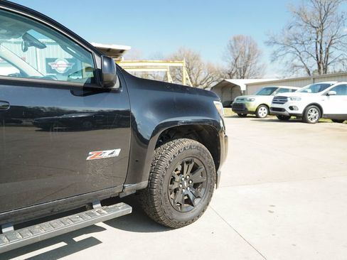 Used 2019 Chevrolet Colorado Z71 w/ Z71 Midnight Edition image 12