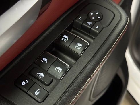 Used 2025 RAM 1500 Rebel image 30