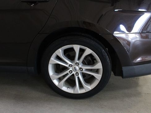 Used 2013 Ford Taurus SEL FWD image 26