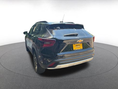 Used 2025 Chevrolet Trax LT FWD image 5