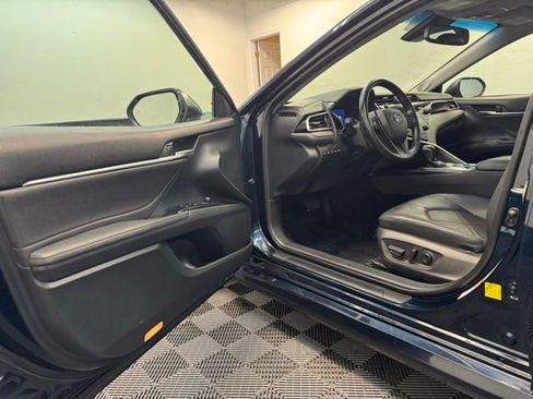 Used 2018 Toyota Camry XLE w/ Audio Package image 9
