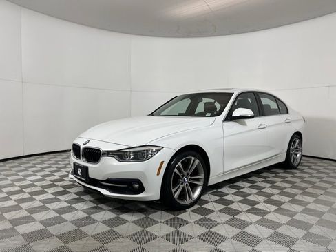 Used 2018 BMW 330i xDrive Sedan w/ Convenience Package image 3
